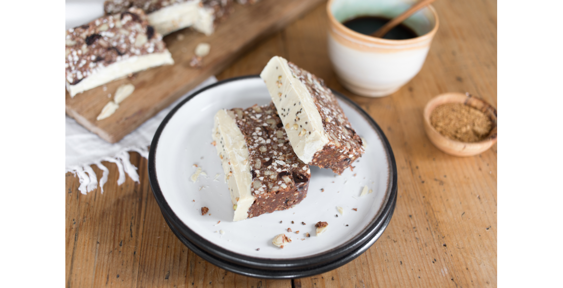 Barres au sarrasin, noix, coco, graines de chia et chocolat blanc