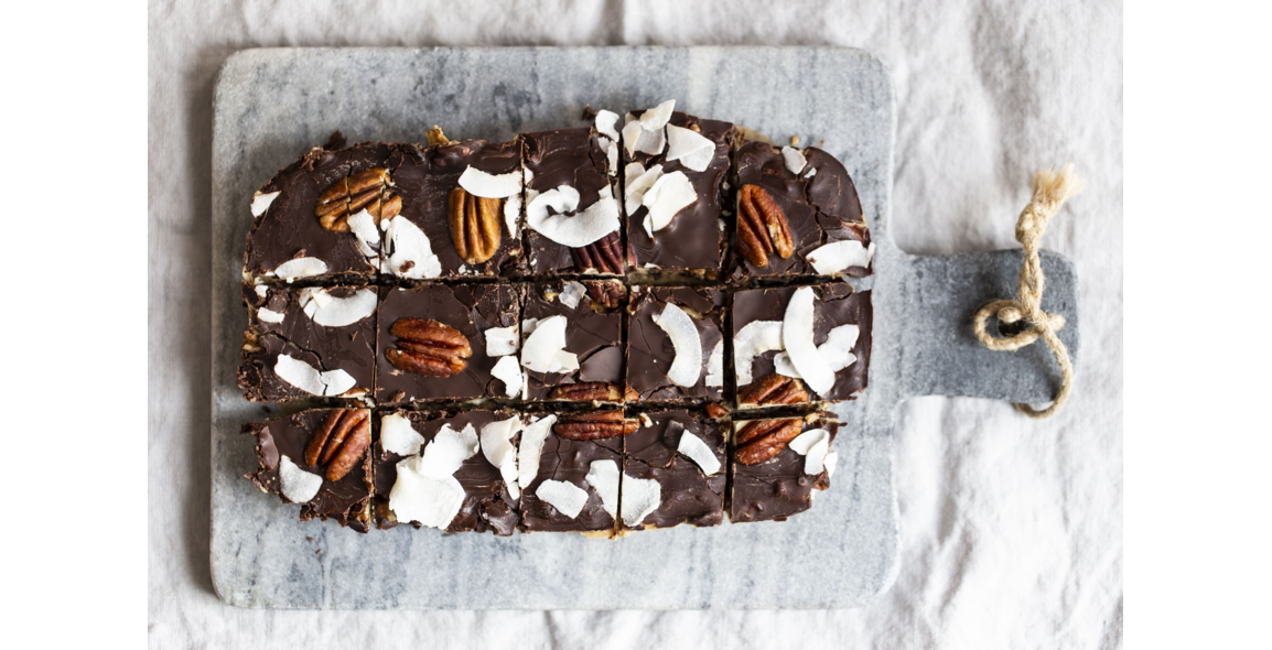 Gâteau au chocolat, noix de pécan et cannerberges