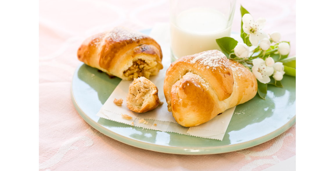 Croissants fourrés aux pommes et noisettes